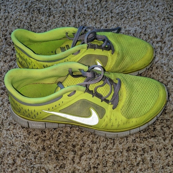 neon yellow nike shoes womens